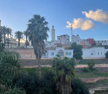 Larache Apartment | Superbe Appartement centre vue sur mer .