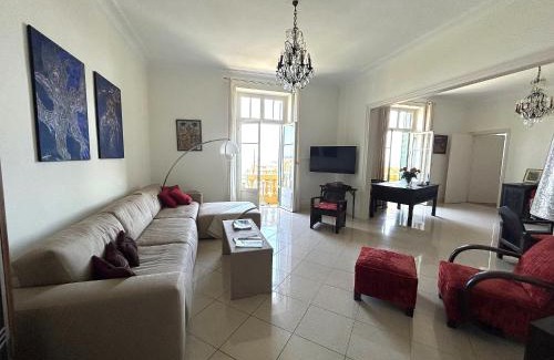 Menton Apartment | Superbe appartement de 100m2 face à la mer Dans un ancien palace