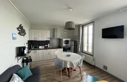Luc-sur-Mer Apartment | Superbe appartement front de mer