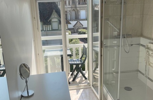 Tourgeville Apartment | Superbe Appartement Ensoleillé, Première Ligne Plage