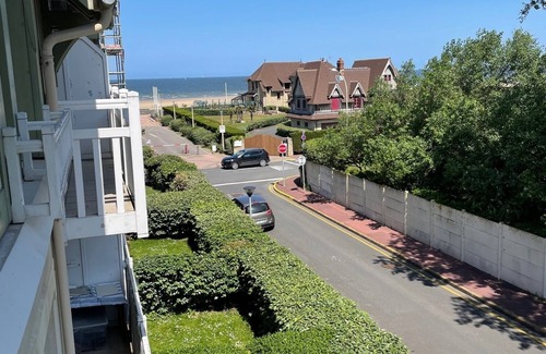 Tourgeville Apartment | Superbe Appartement Ensoleillé, Première Ligne Plage