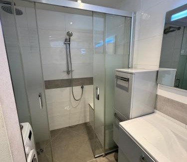Golfe Juan Apartment | Superbe appartement vue mer garage privatif ferme