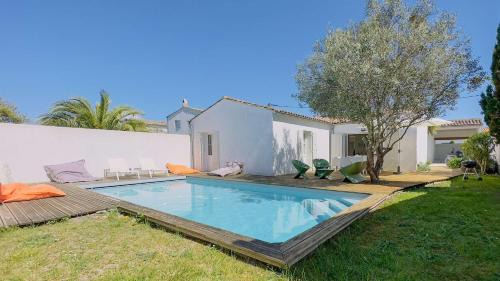 Saint-Clement-des-Baleines Villa | Superbe villa avec piscine dans le village de St Clément