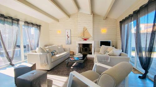 Saint-Clement-des-Baleines Villa | Superbe villa avec piscine dans le village