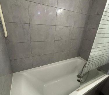 Saint-Priest Apartment | Superbe grand studio, parking