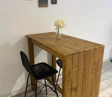 Saint-Priest Apartment | Superbe grand studio, parking