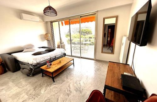 Cros-de-Cagnes Apartment | Superbe studio, 200 m de la mer, climatisé avec terrasse et parking privé