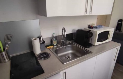 Nice Apartment | Superbe Studio Lumineux au Port de Nice, Clim, Tram, Calme