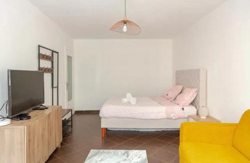 Saint-Fargeau Apartment | Superbe Studio Paris Gambetta