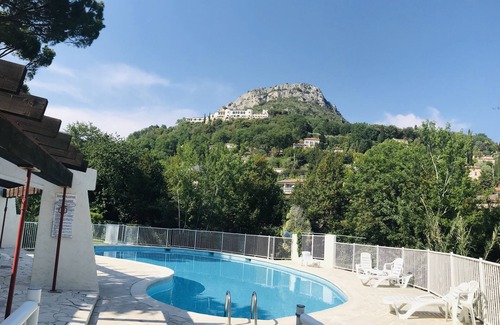 Vence Apartment | Superbe T3, Ensoleillé, Piscine, Jardin, Centre-ville 7 min à Pied
