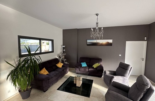 Cazevieille Villa | Superbe Villa 300m² sur 6500m², Avec Cuisine Dété et Grande Piscine