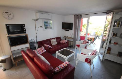 Portiragnes Villa | Superbe villa climatisée, vue réserve naturelle, 7 couchages 3 chambres belle terrasse piscine commune parking dans résidence sécurisée 200m de la plage LRMA52