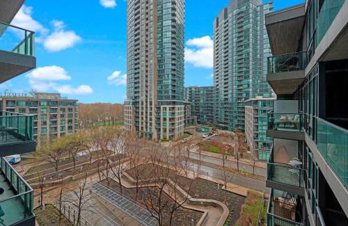 Fort York Apartment | Superior 1Bd & DEN Apartment with Balcony