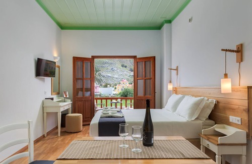 Pedi Apartment | Superior Apartment with Private Veranda and Sea View Β, Symi