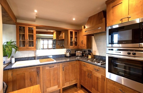 Sibford Gower Cottage | Superior crafted cottage in Oxfordshire Cotswolds, near Great Tew