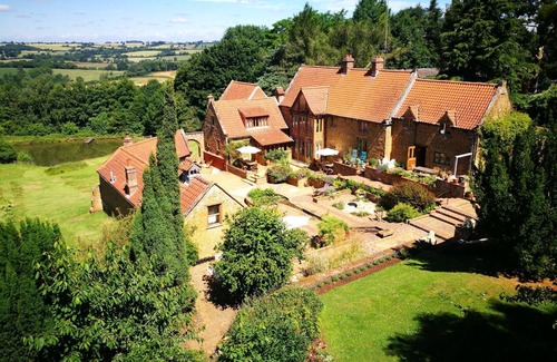 Sibford Gower Cottage | Superior crafted cottage in Oxfordshire Cotswolds, near Great Tew