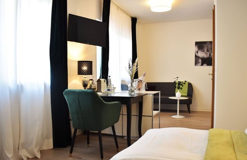Diessen am Ammersee Hotel | Superior deluxe double room with balcony - Hotel zum See *** garni