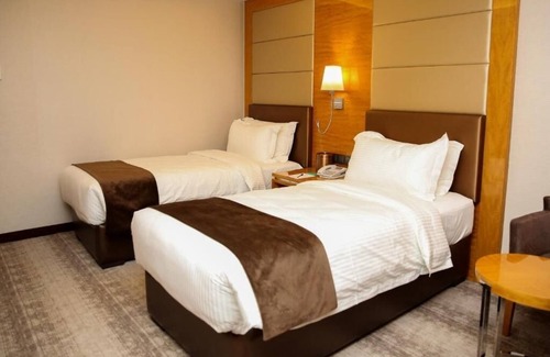 Suwailih Hotel | Superior Double or Twin Room | Gloria Hotel | Near Royal Auto Museum