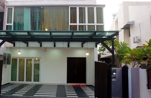 Downtown George Town House | Superior Family With Shared Bathroom