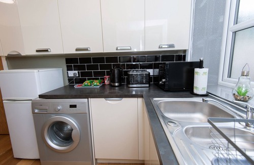 Huddersfield Apartment | Superior Fully-Loaded Apartment 3