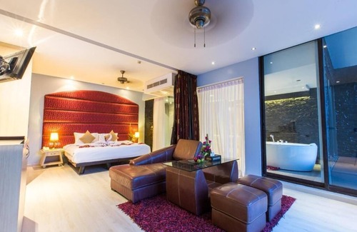 Patong Resort | Superior Jacuzzi Suite With Plunge Pool (C)