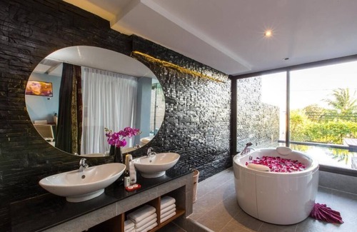 Patong Resort | Superior Jacuzzi Suite With Plunge Pool (C)