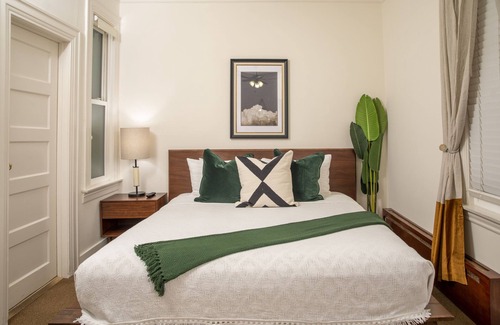 Telegraph Hill House | Superior King Room with Ensuite Bathroom