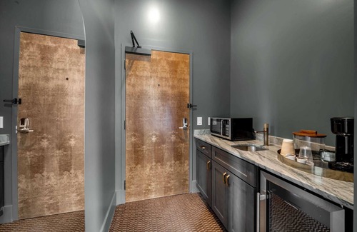 The Point Apartment | Superior King Room at The Emerald