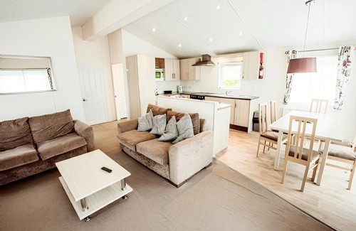 Bridlington Cottage | Superior Lodge - L5 - a superior lodge 2 that sleeps 6 guests in 3 bedrooms