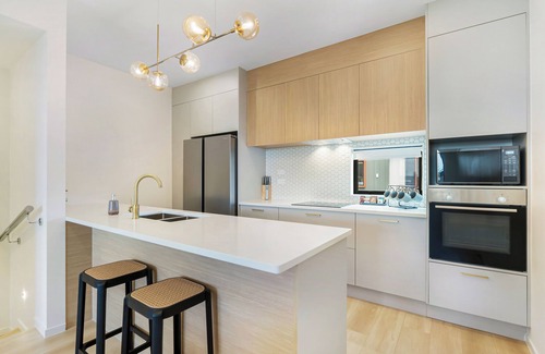 Auckland Central Business District House | Superior Parkview Three-Bedroom House with garage Unit 47