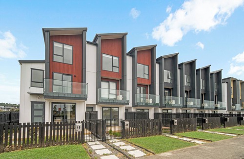 Auckland Central Business District House | Superior Parkview Three-Bedroom House with garage Unit 47