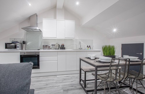 North Shore Apartment | Superior Penthouse, Central Location, Sleeps 6