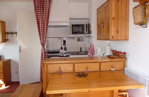 Prapoutel Apartment | Superior studio cabin near slopes, sleeps 4, south balcony, ski locker