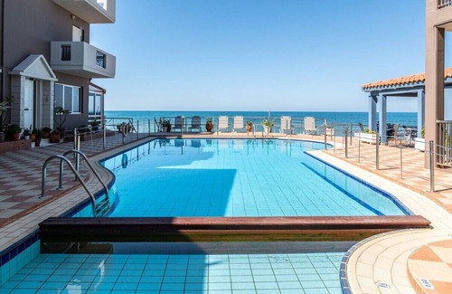 Kato Stalos House | Superior Sea view room in Girogiali hotel
