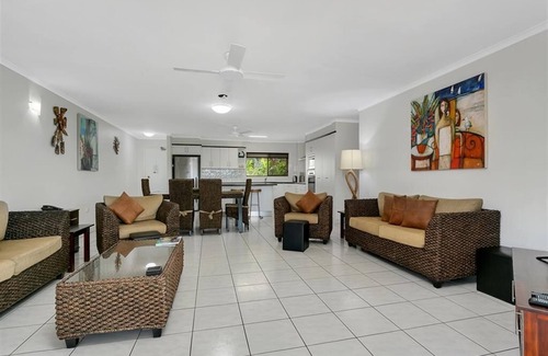 Trinity Beach Apartment | Superior Seaview 3 bedroom Apartment With Seaview's