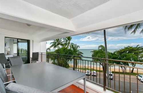 Trinity Beach Apartment | Superior Seaview 3 bedroom Apartment With Seaview's