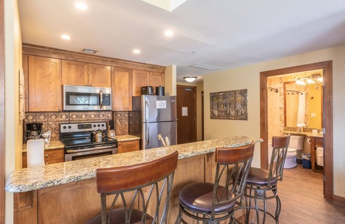Park City Condo | Superior Ski In Ski Out w/Direct Views of Slopes & Gondola Pool Conde Nast Forbes Award Winner B422