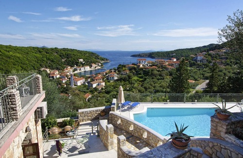 Kioni House | Superior Traditional Suite Kalypso,for Newlyweds,with Pool,aunique view.nn
