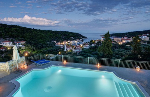 Kioni House | Superior Traditional Suite Kalypso,for Newlyweds,with Pool,aunique view.nn
