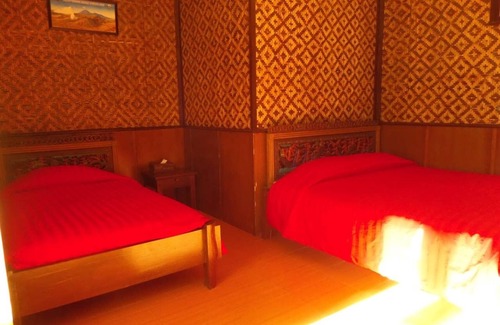 Ngadisari Bed & Breakfast | Superior Triple adjacent to Cafe Lava Restaurant