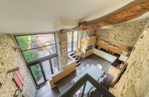 Ceret House | Superlative old town property with pool & bar room