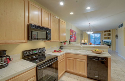 Superstition Lakes Condo | Superstition Lakes 1st Floor Condo: Lake & Sunrise Views, Gated Comm Heated POOL/SPA, Walk to Mall