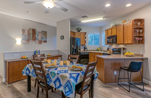 Superstition Lakes Condo | Superstition Lakes Condo, A+ Golf View, Comm Htd POOL & SPA; Walk to Mall & Theater