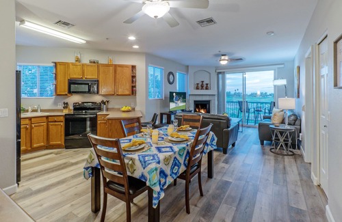 Superstition Lakes Condo | Superstition Lakes Condo, A+ Golf View, Comm Htd POOL & SPA; Walk to Mall & Theater