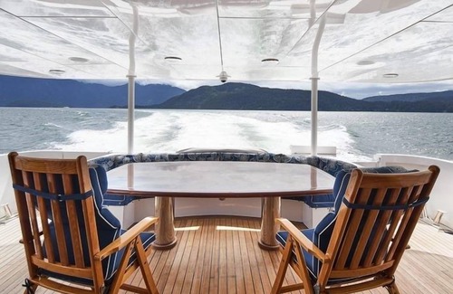 Westshore Boat Rental | Superyacht Bahamas PrivateCruise
