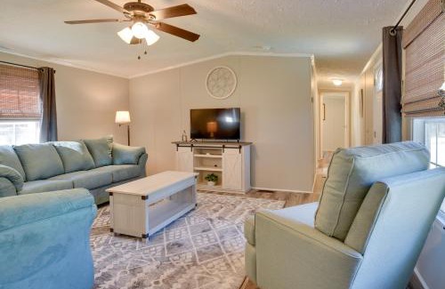 Supply House | Supply Cottage with Deck Less Than 2 Mi to the Beach!