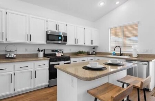 North Las Vegas House | Supreme 5BDR Oasis w/Pool,Pickle Ball,Golf & More!