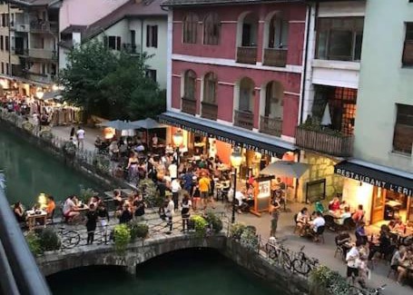 Annecy Old Town Apartment | SUR LE THIOU, Cosy 2 pers, en vieille ville