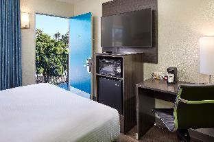 Pacific Beach Hotel | SureStay Hotel by Best Western San Diego Pacific Beach