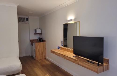 Mount Melville Hotel | SureStay Hotel by Best Western The Clarence on Melville